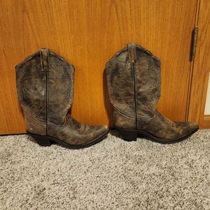 Distressed Look Rockin Country Boots